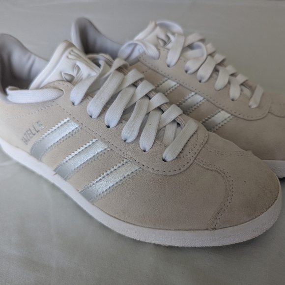 Adidas Gazelle Women's Spikeless Golf Shoes - Picture 4 of 16